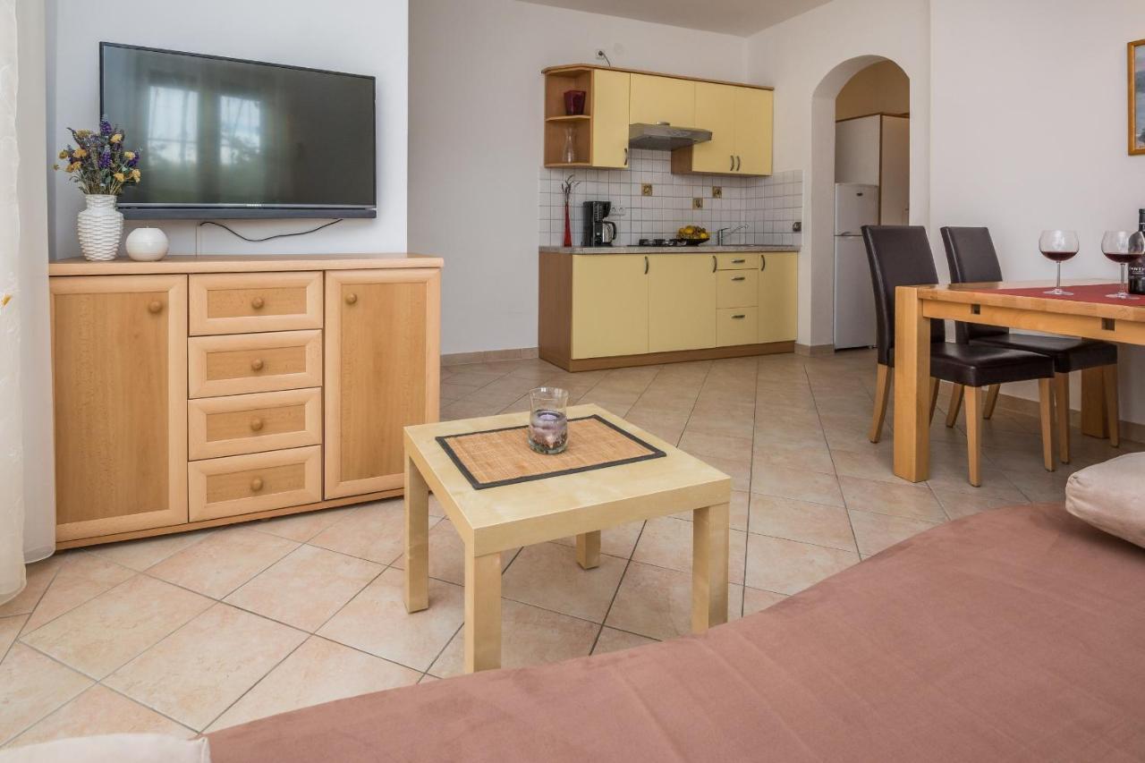 Apartments Sarlija Vir Exterior photo